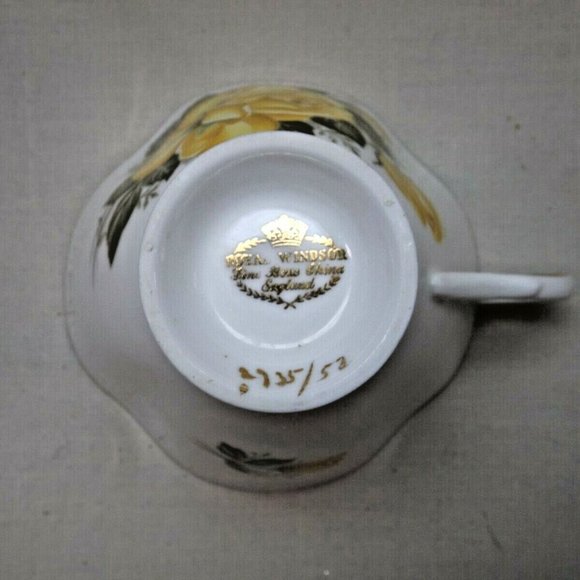 Royal Windsor Fine Bone China England Yellow Roses Footed Tea Cup & Saucer #2935 - Picture 11 of 12